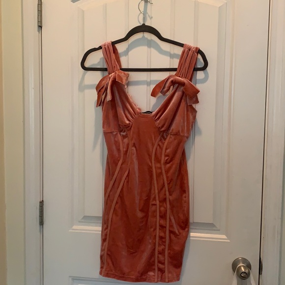 Pretty Littke Thing, velvet dress, NWT, size 6 - Picture 1 of 5